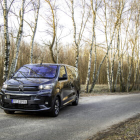 Citroen Specetourer - bud, wyjazd na wakacje, do lasu, na weekend, kadr w oddaleniu